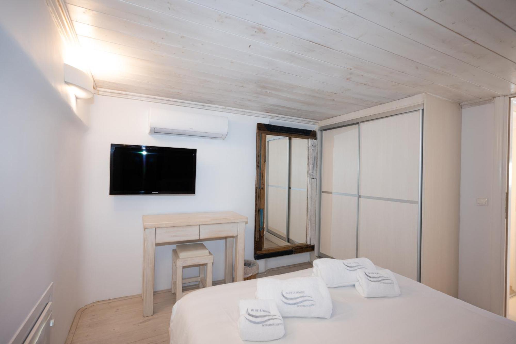 Blue, White And Grey Suites Ornos  Bagian luar foto