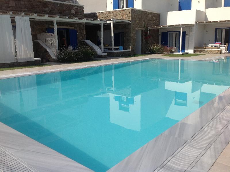 Blue, White And Grey Suites Ornos  Bagian luar foto